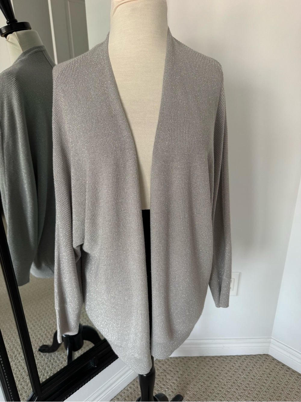 Dex Sparky Silver Elegant Gray Women's Sweater size small euc